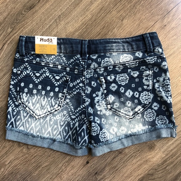 New Tie Dye Shorts - Picture 4 of 5